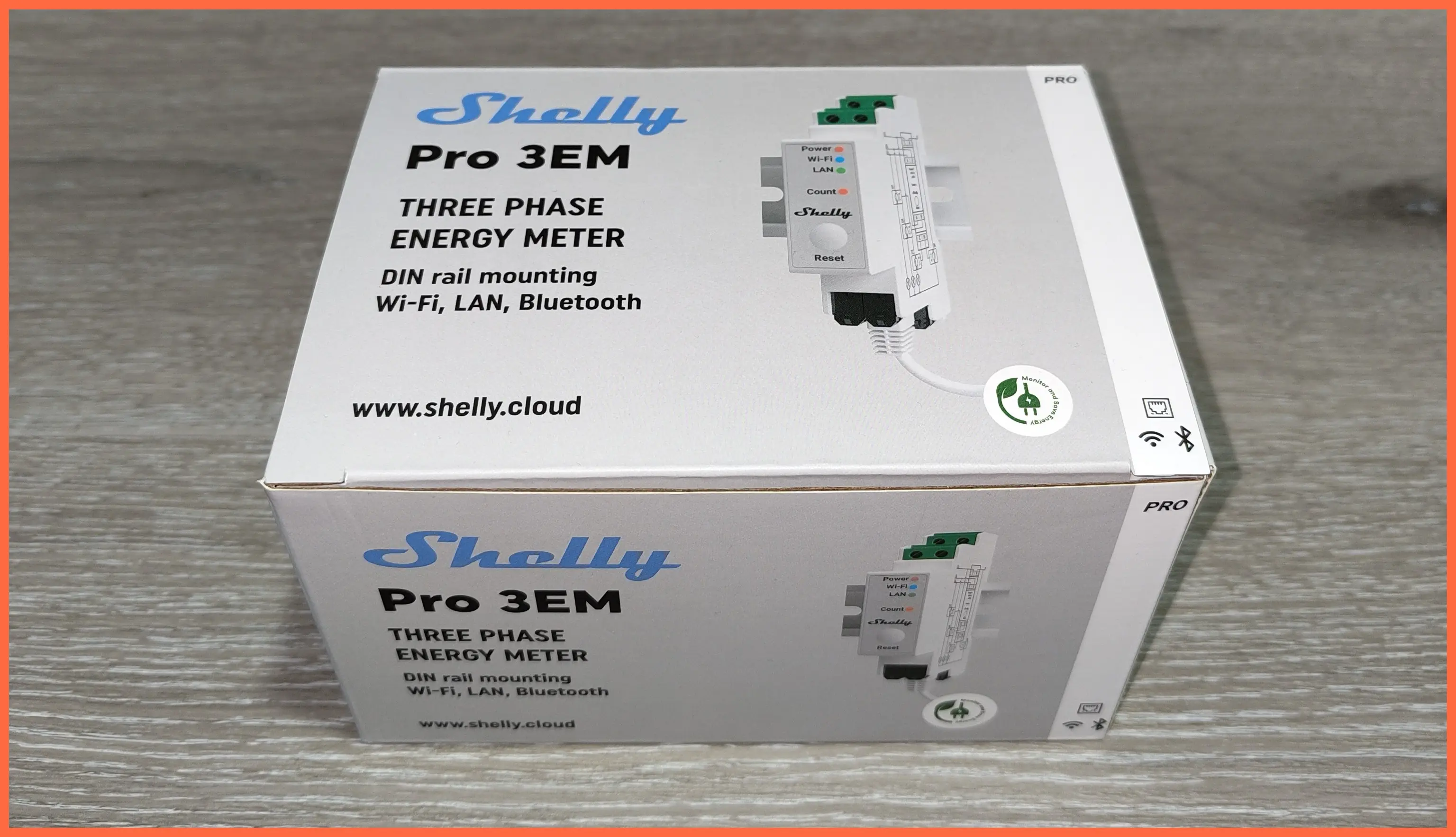Shelly Pro 3EM eingepackt. 3-Phasen-Energiemeter